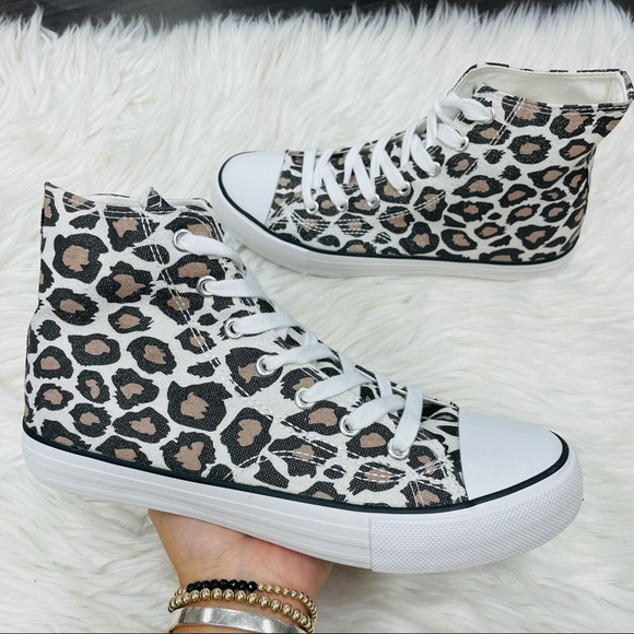 Leopard canvas high top sneaker - Picture 3 of 10